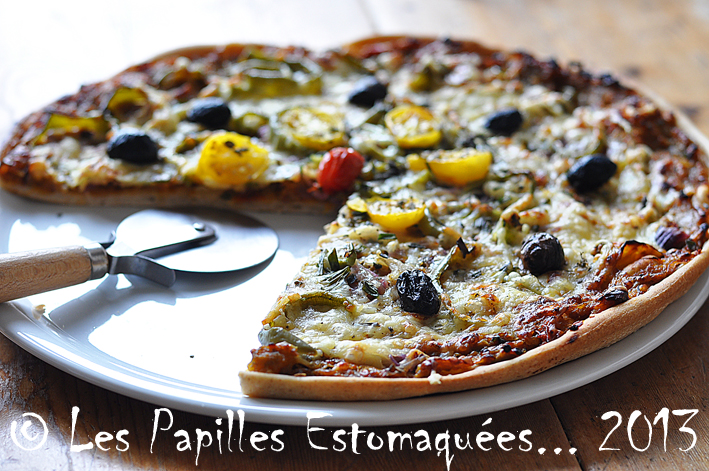 Pizza confit tomates fromage poivrons olives 02